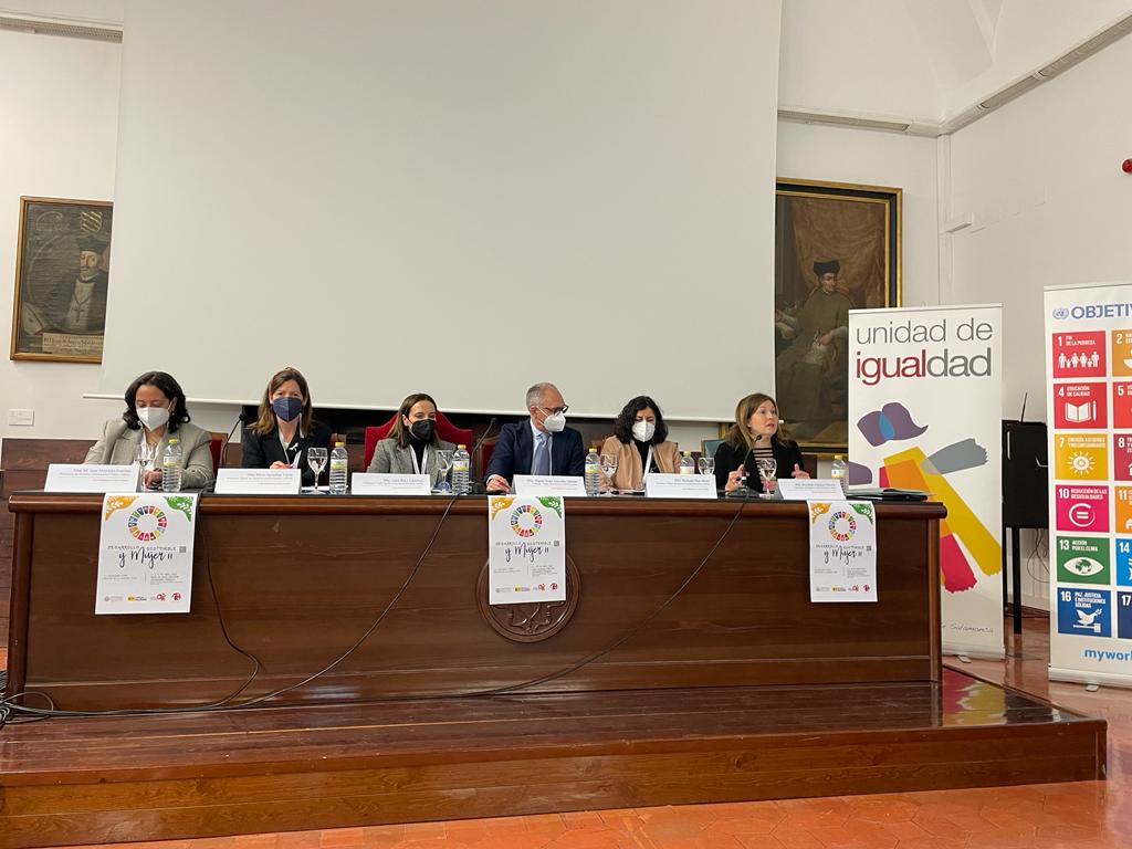 Mesa redonda: Alianzas para alcanzar la igualdad en el marco de los ODS con Anabelén Casares <a href="/unileon/">Universidad de León</a> Manuela Mora, M. Luisa Roca de <a href="/CanalUGR/">Universidad Granada</a> M. José Merchán <a href="/aleteovolvoreta/">volvoreta</a> y Miren Sarasibar de <a href="/UNavarra/">UPNA - Universidad</a> 
¡Muchas gracias por vuestra disposición y excelentes aportaciones!