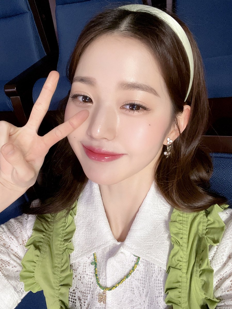 IVEstarship's tweet photo. 📸 
IVE SHOT!

DATE : 2022.04.22
NAME : #KBS2 #뮤직뱅크

#IVE #아이브
#안유진 #가을 #레이 #장원영 #리즈 #이서
#LOVEDIVE #러브다이브
#IVE_SHOT https://t.co/pMkc4YVYE2