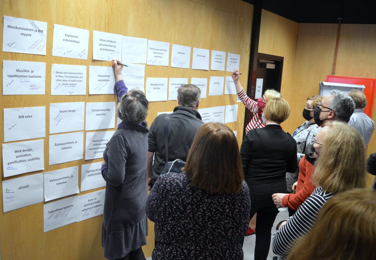 The people of the Business and Media unit gathered to celebrate the first joint unit day in the Paidia space of Nokia Arena on March 24. There were staff from different fields, the whole unit was meeting for the first time.