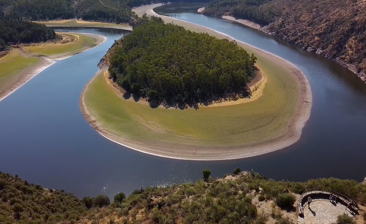 extremadura_tur's tweet photo. En la frontera natural entre las provincias de Salamanca y Cáceres se encuentra esta preciosidad. El #MeandroDelMelero. ¿Lo has visitado alguna vez? ¿Qué te parece? Mira este video desde las alturas 👀
📺 https://t.co/fUvA9kojN4

+info #Meandro
https://t.co/jqmyYeDU6p https://t.co/hMTnFw8f66