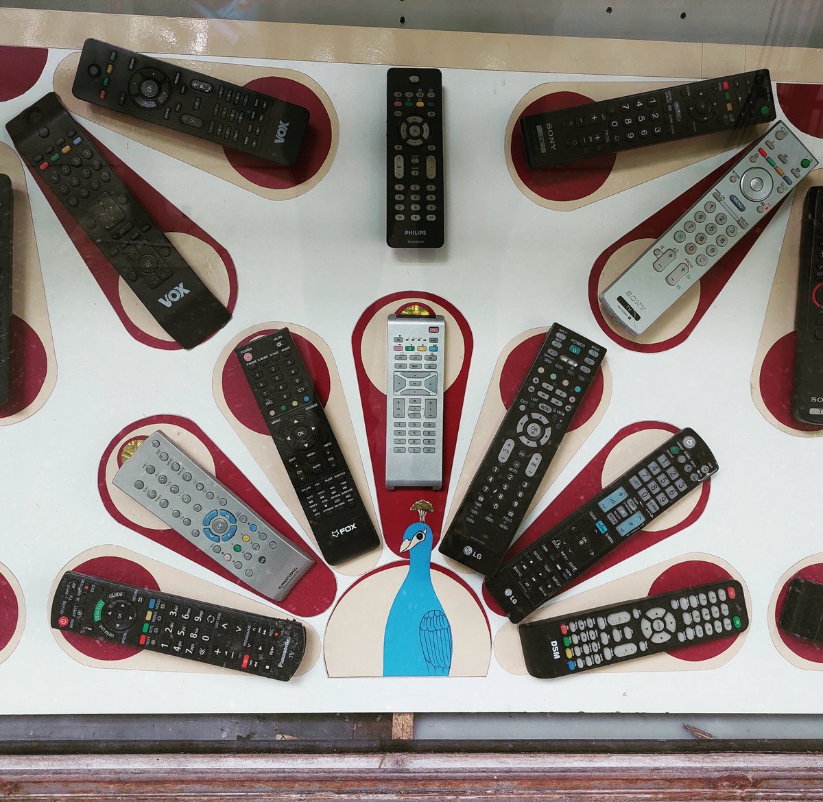 For all your remote control needs. Love the peacock motif. #Belgrade #Serbia https://t.co/VKn0DNsi7X