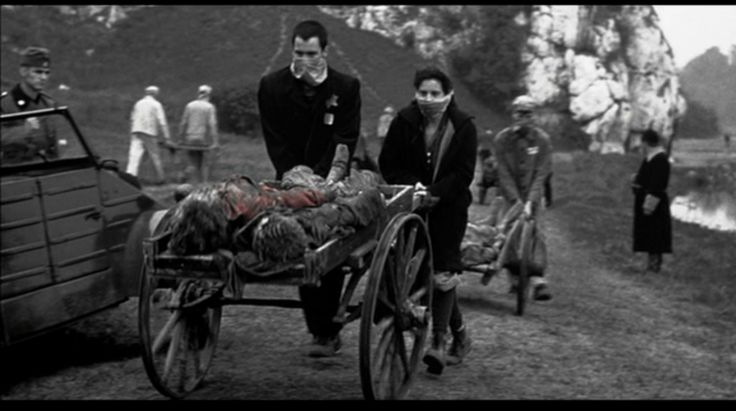 TheRealOniiChan's tweet photo. @ImagenRetro Tal ves la escena más triste que he visto en mi vida. Pelicula se llama Schindler's List https://t.co/NTdgghMzU7