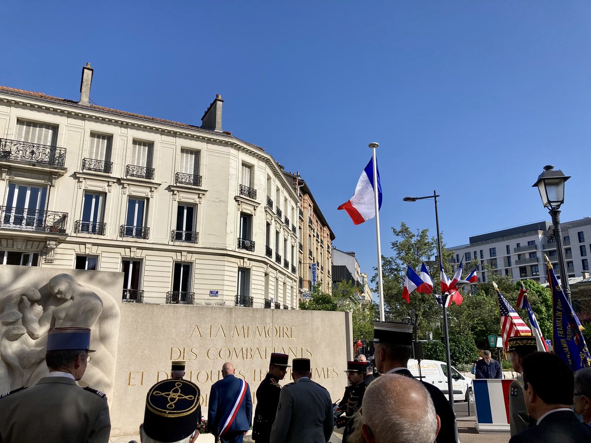 cecilesou's tweet photo. Présente ce matin à la commémoration pour le souvenir des victimes et des héros de la déportation @Issylesmoul Le devoir de mémoire est un principe qui m’est personnellement cher. #deportation #devoirdememoire #FNDIRP https://t.co/CuxNHLmvcI