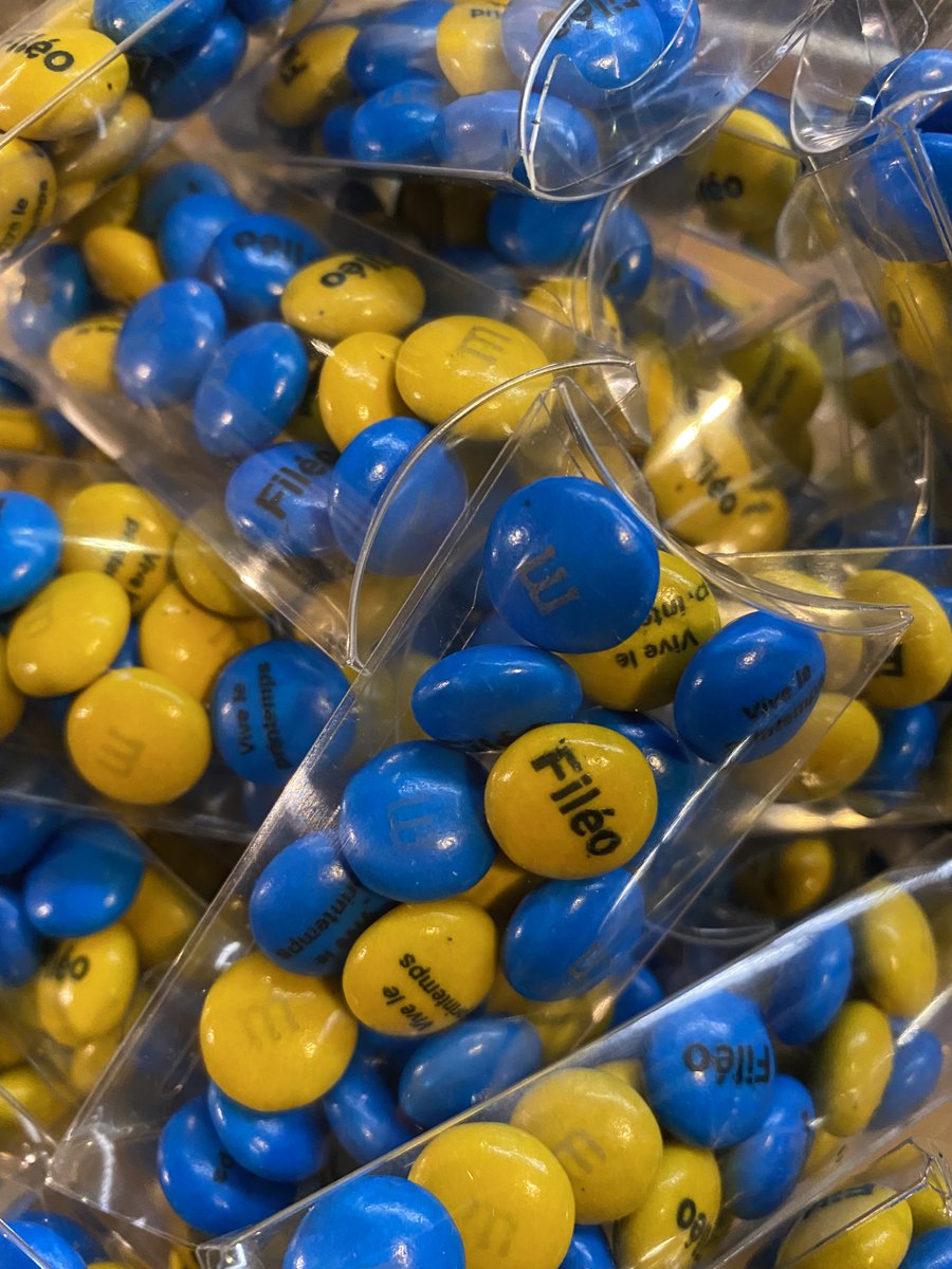 Fileo_Idfm's tweet photo. Dans la nuit de jeudi 21 à vendredi 22 avril, des M&M's aux couleurs de #Fileo ont été distribués en Gare de Roissypole à près de 200 clients. Petits et grands ont pu profiter de cette #attention avant de démarrer leur journée 😊
➡️ Pour en savoir plus : https://t.co/RaoYCNvRd5 https://t.co/YdLYt7Ws5i