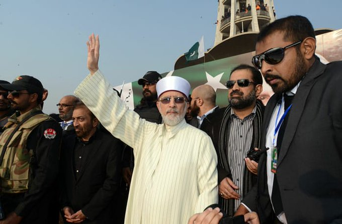 RanaDanish92's tweet photo. Historical statement by Dr Muhammad
@TahirulQadri on #23December2012 at minar e Pakistan Lahore.
"Save the State
Not Politics". #بدلےگانظام_توبدلےگاپاکستان https://t.co/gsxmVwU3CV