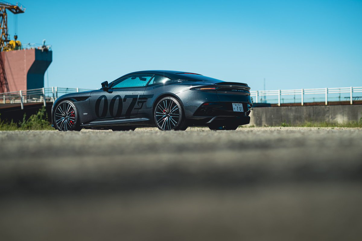 SpeedDemon250's tweet photo. #AstonMartin #DBS #Superleggera 🖤 

#TheSpeedingDemon 
#SpeedDemon250 😈 https://t.co/NHpYBuyBIg