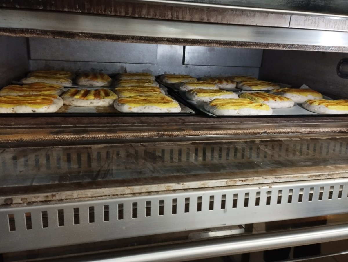 No us perdeu els deliciosos pans de Sant Jordi que estan preparant els alumnes del Benaprès! #santjordibenapres2022 #sitges