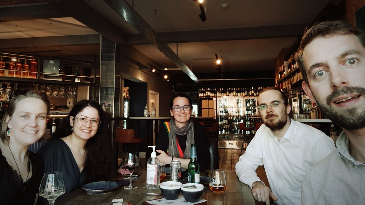 MscaUob's tweet photo. We had a lovely time meeting up yesterday for 1st time in months! We discussed about career paths, gender bias, work &amp; life balance and mental health in a competitive environment 👨‍🔬👩‍🔬 @ICVS_Uob @MscaUob @MSCActions @Pantelo_91 @CKardeby @LariKoponen @MariemSaavedra &amp; E.Advocaat https://t.co/InNvDvn8BW