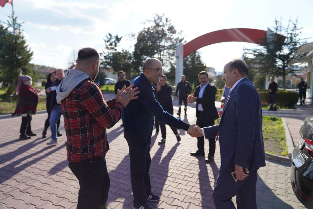 Haklarımız için bu greve mecbur bırakıldık.  #grevebaşlıyoruz <a href="/RTErdogan/">Recep Tayyip Erdoğan</a> <a href="/tcbestepe/">T.C. Cumhurbaşkanlığı</a> <a href="/deryayanikashb/">Derya Yanık</a> <a href="/vedatbilgn/">Vedat Bilgin</a> <a href="/EmineErdogan/">Emine Erdoğan</a> <a href="/iletisim/">T.C. İletişim Başkanlığı</a> <a href="/tcailesosyal/">T.C. Aile ve Sosyal Hizmetler Bakanlığı</a>