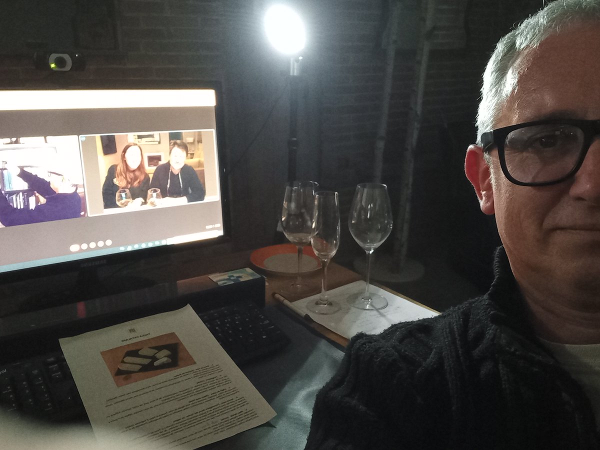 xbassa's tweet photo. Continuem fent tastos virtuals.
Us enviem el material a casa vostra (vins, formatges, pernils...) i el dia que vulgueu a l'hora que ens digueu, ens connectem i fem el tast en directe.
Més info a https://t.co/oRX7yVuFdZ.
#tastonline #cataonline #xavierbassa #vigood https://t.co/WTQZyLSlmd