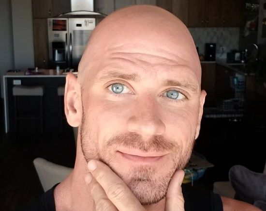 TrollFootball's tweet photo. A selfie of the new Man Utd manager https://t.co/kDVuQBDbL1