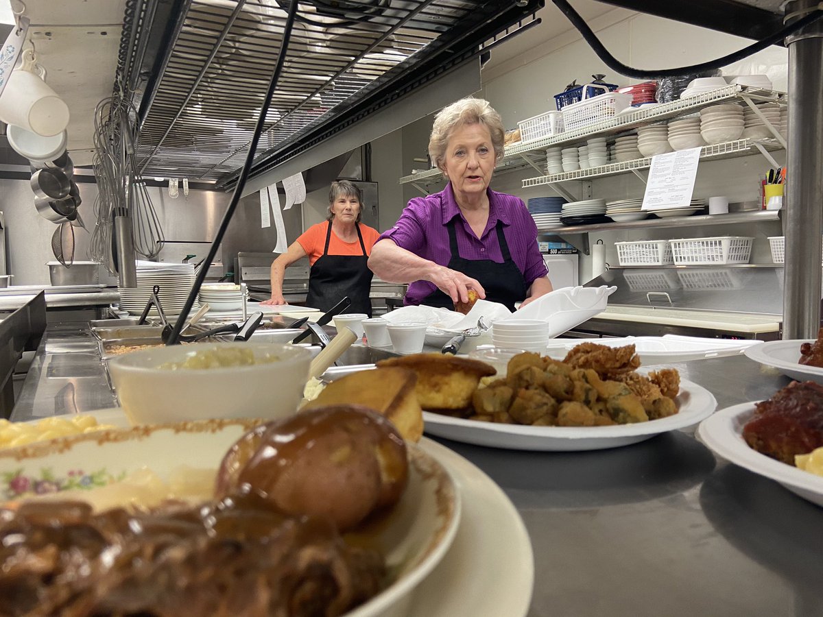 LukeHajdaszTV's tweet photo. There’s a great #AlabamaOriginal coming up in just minutes on @WAAYTV! 

Hint...if you like southern cooking, you’re going to want to watch 😋 

Streaming: https://t.co/lIS22f6C71 https://t.co/2AxdkTR0U6