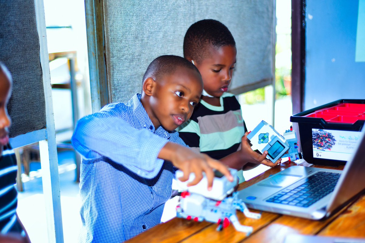 TekMekaz's tweet photo. #RwOT 
We expose our students to cutting-edge technologies such as Robotics, 3D Printing&amp; Coding in different languages by making their learning experience fun, engaging and hands-on with integrative projects.
Register here: https://t.co/EAVdGLxcCn
Our centers: 
#Gacuriro
#Kiyovu https://t.co/95Cuz4jnmw