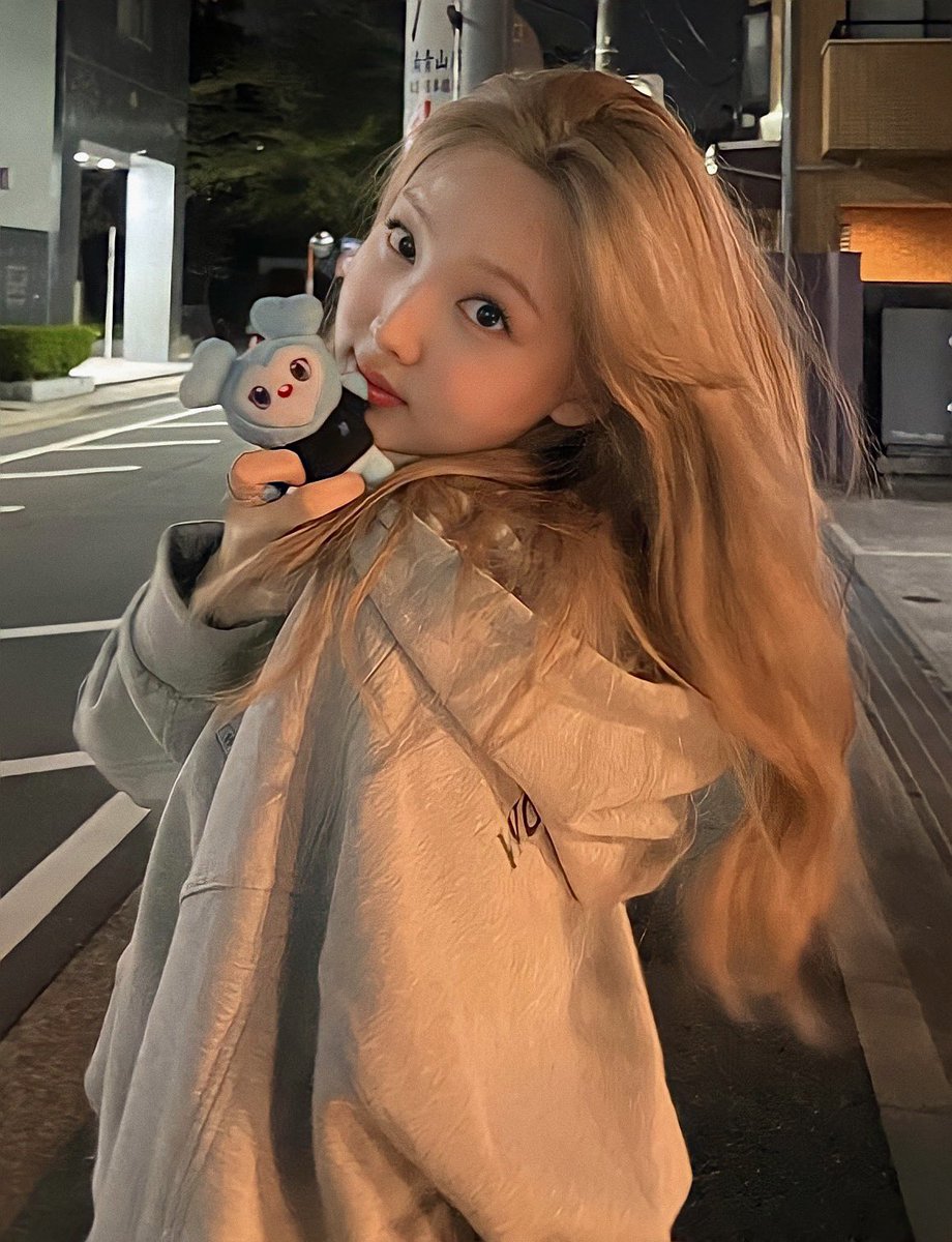 nayeon archive tweet media