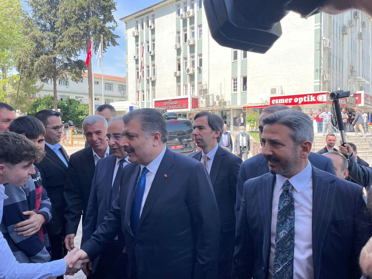 Sağlık Bakanımız Sn. <a href="/drfahrettinkoca/">Dr. Fahrettin Koca</a> ile Adıyaman Merkez Atatürk Caddesi'nde hemşehrilerimizle selamlaşıyor, esnafımızı ziyaret ediyoruz. Adıyamanlının gönlünde Sn. Bakanımızın yeri hep ayrıdır...