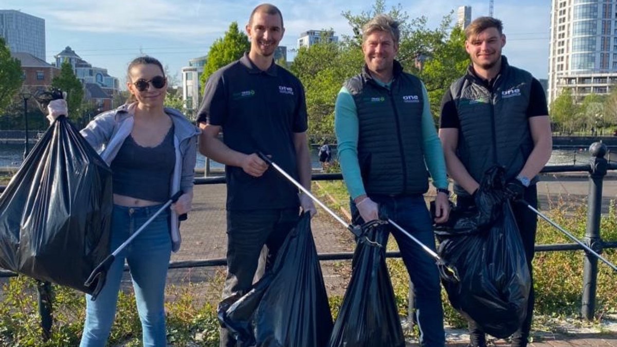 OneElectrical's tweet photo. This #EarthDay we wanted to do our part as a business and #InvestInOurPlanet 🌎 
Thank you to our team and @GWSmonitoring colleagues who did a fantastic job cleaning up #SalfordQuays yesterday, picking up litter in and around the water.🚮 https://t.co/RdqFcwkYXS