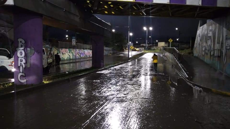 MuniConce_DGRE's tweet photo. @Muni_Concepcion 🔴 REESTABLECIDO TRÁNSITO EN PASO NIVEL ANDALIÉN❗

👉 Tras el trabajo realizado con motobombas durante la noche y madrugada informamos que se reestableció el tránsito en paso nivel Andalién en #Concepción 💪 https://t.co/zlDBhiqEqb