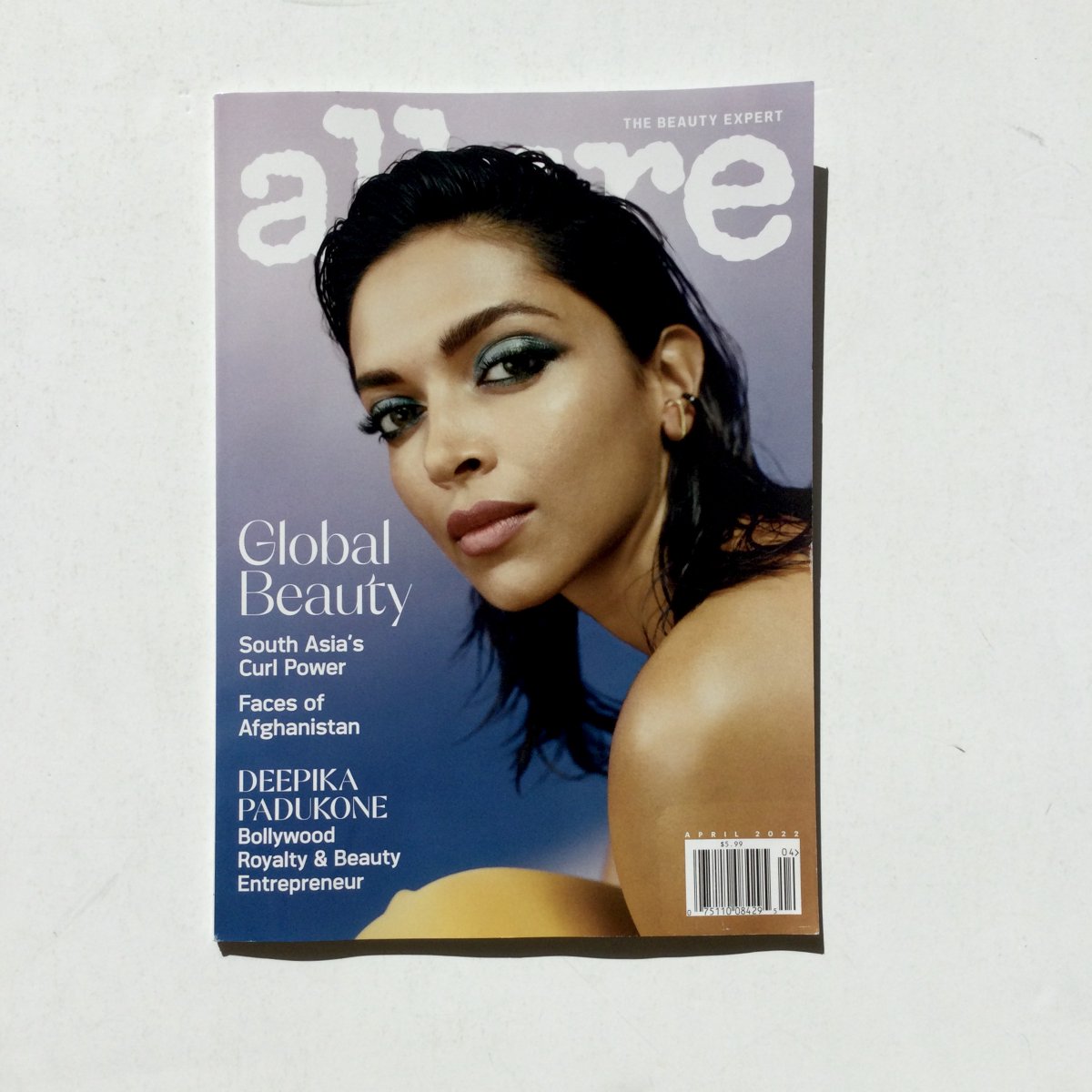 CNWorldwideNews's tweet photo. The kid’s a star ⭐️ Actress #DeepikaPadukone graces the cover of @Allure_magazine [April 2022] 
 
Head to the link in bio to get your copy!

📸 Rid Burman 
👗 Priyanka Kapadia 
💇‍♀️ Yianni Tsapatori 
💄 Daniel Bauer 

#cnwn #cnwnshop #allure #allureus https://t.co/kyuKtupQbJ
