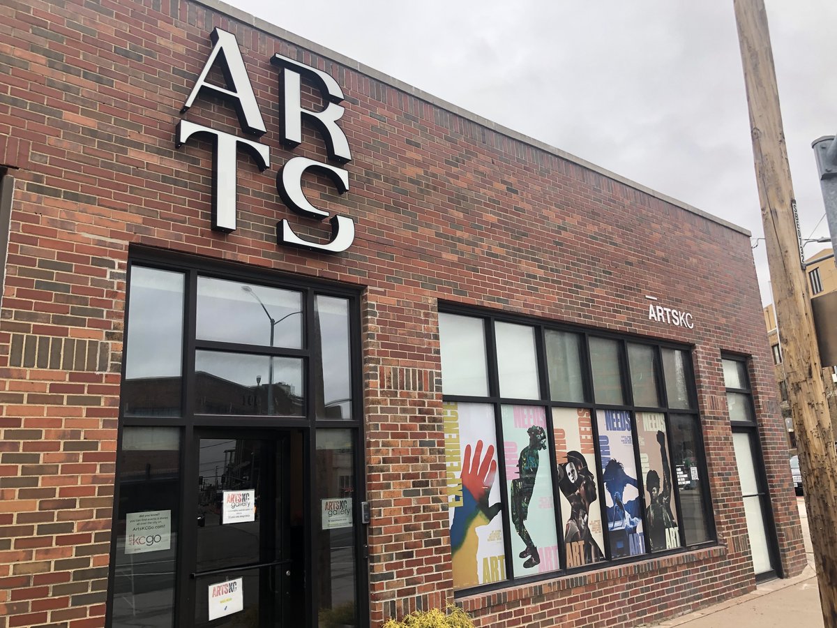 Passing down Southwest Boulevard this weekend? Check out our new branding signage on our building! . . . #NewBranding #ArtMovesUs #ArtforAll #ArtsKC