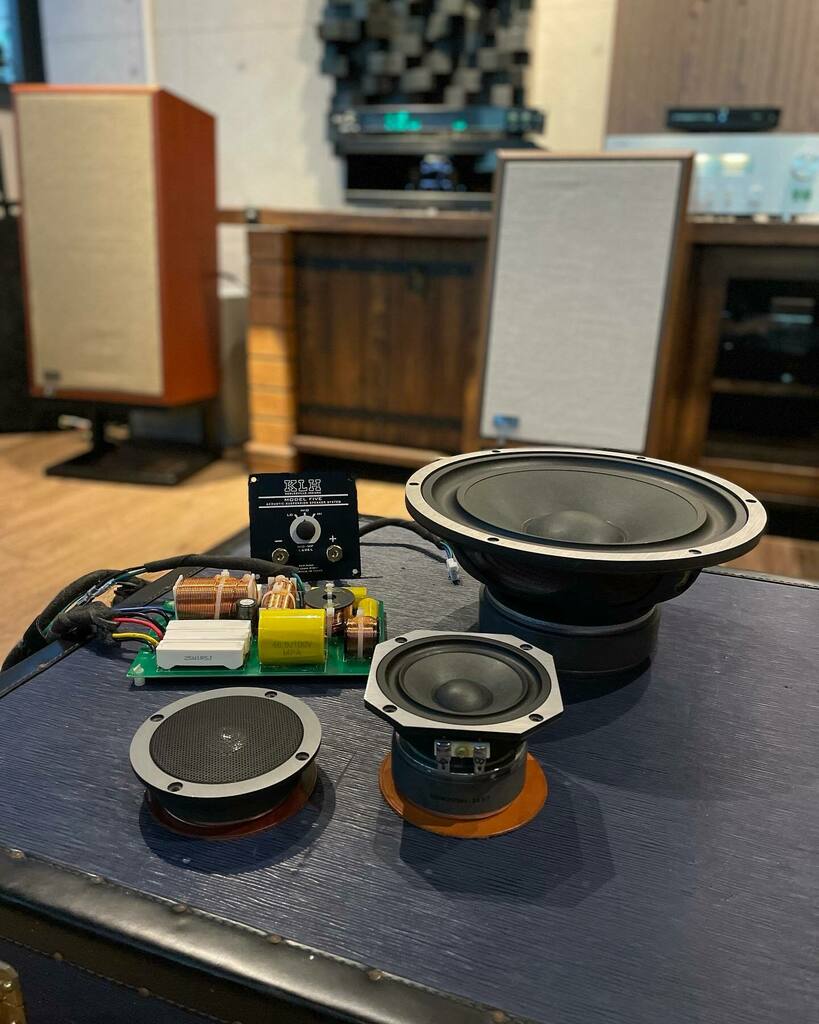 tritone av tweet media