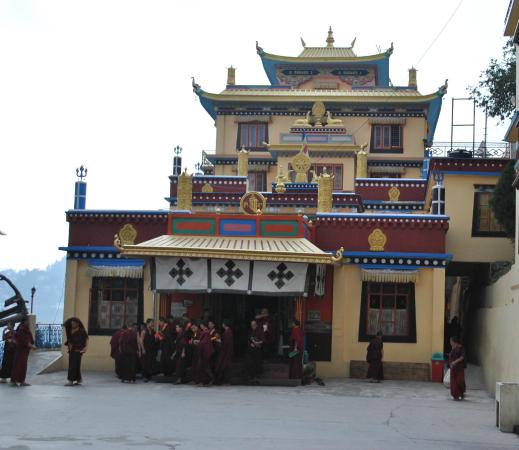 BuddhismTibet's tweet photo. It was re-established in #Shimla, #India after it was destroyed during the Battle of Chamdo,#Tibet. Along with Mindrolling #Monastery it is one of the two most important #Nyingma monasteries in the region of #Utsang.
@OH_TibStudies @NicoleWillock @LewisDoney @KurtisSchaeffer https://t.co/BjhuR60NU2