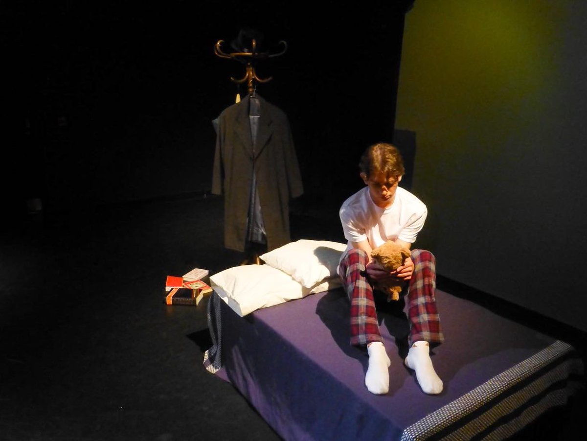 GodalmingColl's tweet photo. Well done to all of our students who participated in the I AM #soloperformances last night 🎭 @ClassAction01
We absolutely love seeing our talented #students on the stage! What a perfect end to our first week back 🧡
#surrey #studenttheature #godalming #godalmingcollege https://t.co/pwSwSgJgLj