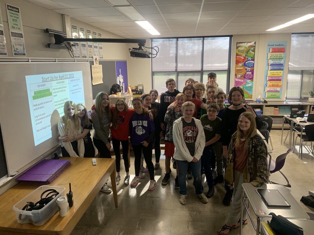 HMS14075's tweet photo. 7th grade ELA with Team 5, #WeAreHMS https://t.co/w8LDSPMdrq