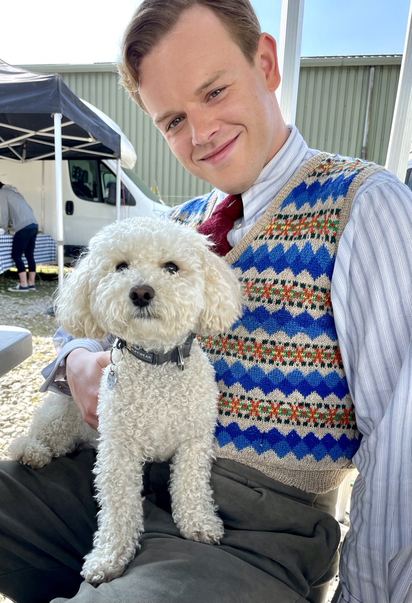 The pullover is 90% wool. The dog is 90% nylon. The actor is 100% diamond #AllCreaturesGreatAndSmall