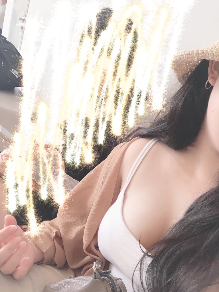 不用玩tag遊戲一樣發不露點的性感照給大家看啦🤩🤩 https://t.co/hFXv6mDpcW