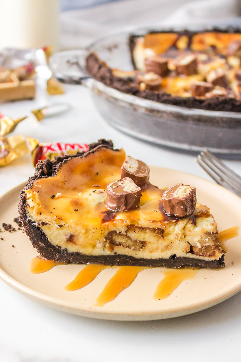 RecipeGirl's tweet photo. Twix Cheesecake Pie
Recipe here: https://t.co/v7siuAvpwI https://t.co/BD0jdfWp9J