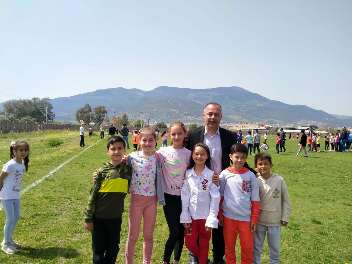 Fiziksel etkinlikler yarismalarinda okulumuzu temsil eden Halil Gemik öğretmenimize ve öğrencilerimize teşekkür ediyoruz. 
<a href="/kemalpasa_mem/">Kemalpaşa İlçe Millî Eğitim Müdürlüğü 🇹🇷</a>