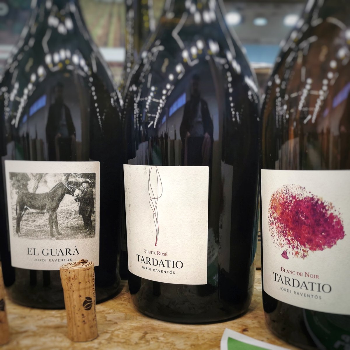 onirovins's tweet photo. Winemaker heart jump and eyes wide open: when @ferrancentelles Grape report hits the #purplepages https://t.co/7u7VoVkRdd
Pictured @ClosdelsGuarans Jordi Raventós, before reading Malvasia review published at @JancisRobinson
#Malvasia #massisdelgarraf #penedeswinecountry https://t.co/jzA9z5EPH1