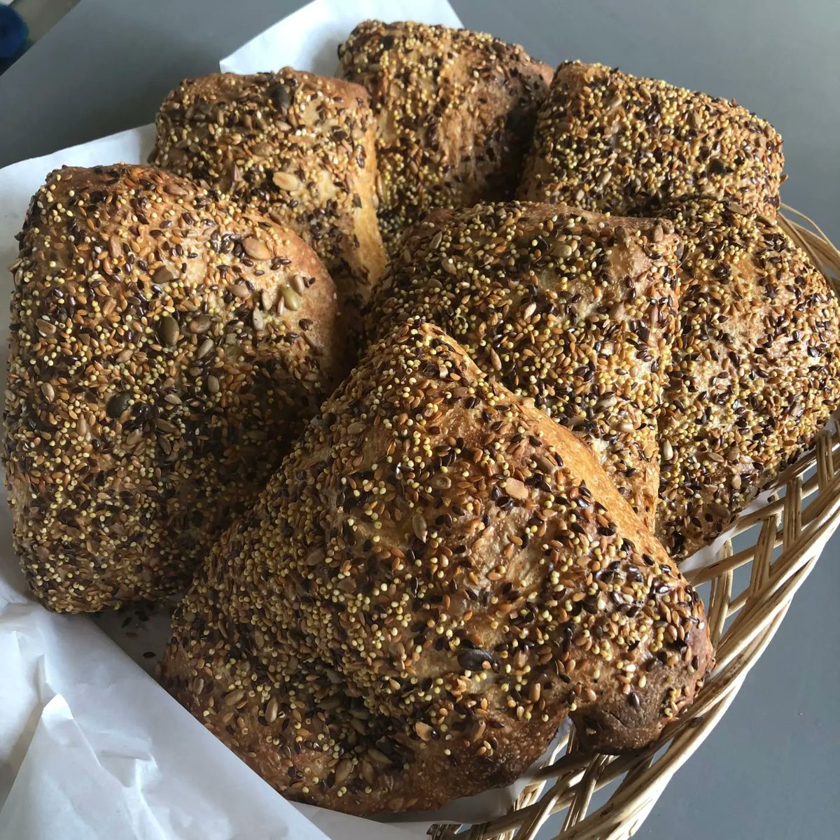 breadandbanjo's tweet photo. This morning we baked these Nordic inspired mixed seed sourdough buns, made with a high hydration wholemeal dough.
It would be amazing sliced and made into a sandwich or just simply with some good Irish butter 😍
Let us know if you like it! https://t.co/4kMEaVf84W