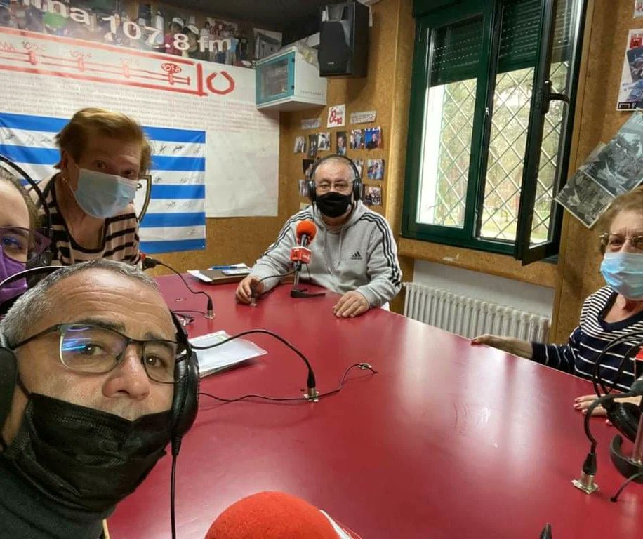 AlzheimerBierzo's tweet photo. Os dejamos sesión doble de nuestro programa #terapéutico de #radio #ECODEVOZ.
👉 Puedes escuchar en el siguiente enlace el programa de ayer "#𝗘𝗦𝗖𝗨𝗖𝗛𝗔𝗠𝗘 𝗔𝗧𝗘́𝗡𝗧𝗔𝗠𝗘𝗡𝗧𝗘" https://t.co/YDATXCjYno
👉 y en este el de "#𝗦𝗘𝗠𝗔𝗡𝗔𝗦𝗔𝗡𝗧𝗔" https://t.co/ByUTAM6qhh https://t.co/5dQBKCTGLP