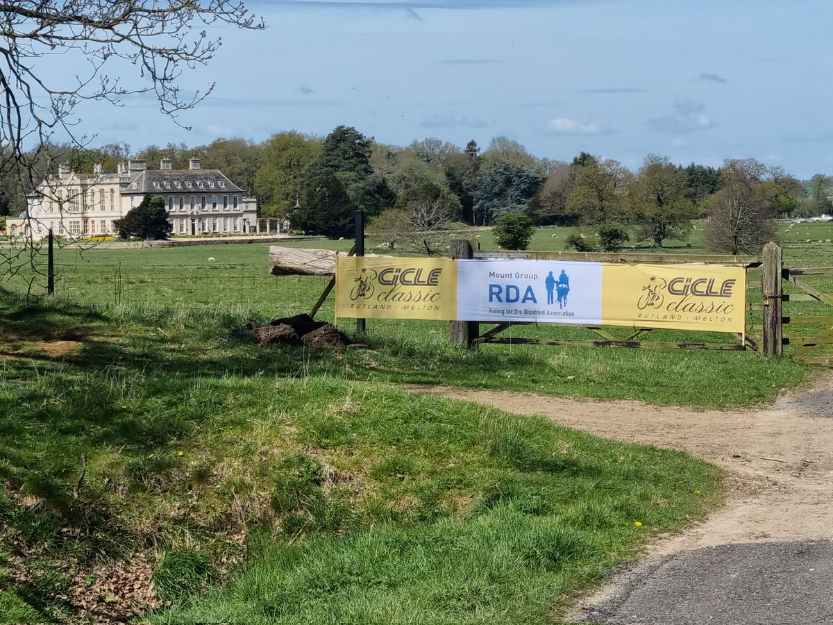 Majestic settings form the backdrop to the iconic @CiCLEClassic More than just a bike race! @GiantRutland @SchwalbeUK @MeltonBid @BioracerUK @MountGroupRDA @PearcesJeweller @MOORESESTATE @thegrainy @MMporkpieman @StaplefordPark