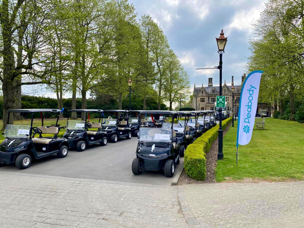 GolfTricks's tweet photo. Great to be with @PeabodyLDN at @FoxhillsSurrey today
#golfday #golfdays⛳️ #trickgolf #trickgolfshow @GolfTricks https://t.co/gs3EJj79OA