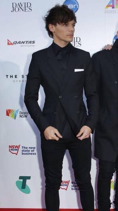 iloveheslwt's tweet photo. Meu ponto fraco: cinturinha e bunda de Louis Tomlinson https://t.co/Ino5J1ptfm