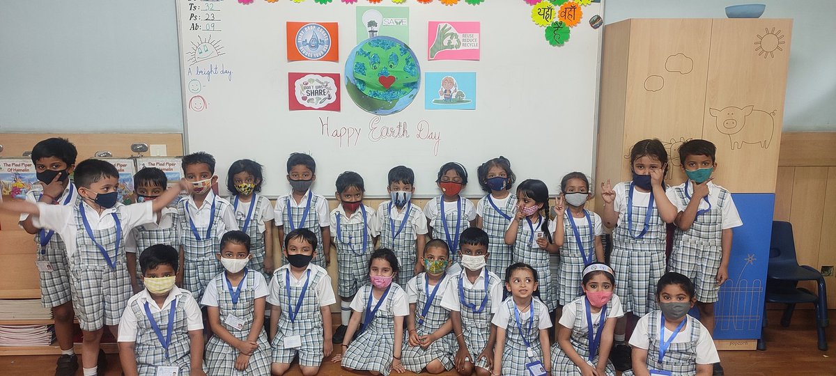 DeeptiChopra7's tweet photo. 'Save the Earth and the Earth will save you'.
Prep D students enjoyed Earth Day activity and promised to save the planet by following 3R's #Earthday #ahlconintl @ashokkp @y_sanjay @ShandilyaPooja @Hemab20 @SDGActionHub_Ke @FutureEarth @earth https://t.co/KSVxfeUoBK