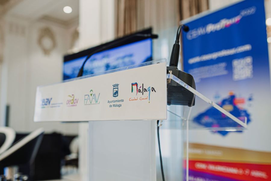 CEAV_AAVV's tweet photo. Ayer reunimos en nuestro workshop de #Málaga a 150 profesionales del turismo. Muchas gracias a todos por la gran acogida @faaviajes @AEDAV_Andalucia 
https://t.co/BM859nHCHT https://t.co/76IPzZ8ArF