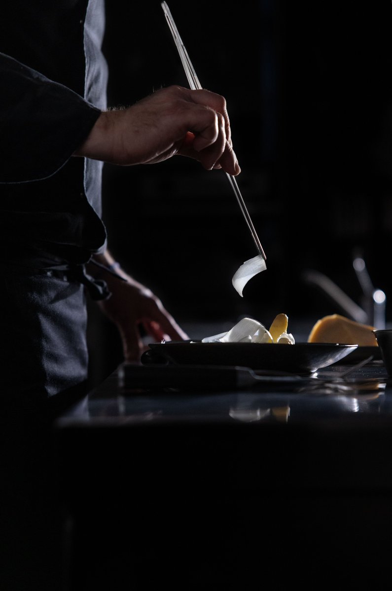 TAGLIATELLE VEGETAL DE ESPÁRRAGOS CON AJO BLANCO DE PIÑONES Y ALBAHACA Y QUESO PROVOLONE MADURADO

LA RECETA:
fokacha.es/tagliatelle-ve…