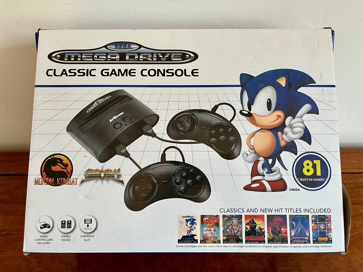 90sfootball's tweet photo. 🎉 Competition 🎉 We've teamed up with @HTOFootball to give away this Sega Mega Drive bundle that includes a console and two classic FIFA games (FIFA '95 and FIFA International Soccer)!

To enter:
➡️ Retweet this tweet
➡️ Follow @HTOFootball
 
Good luck! https://t.co/OQHgU2rlPi