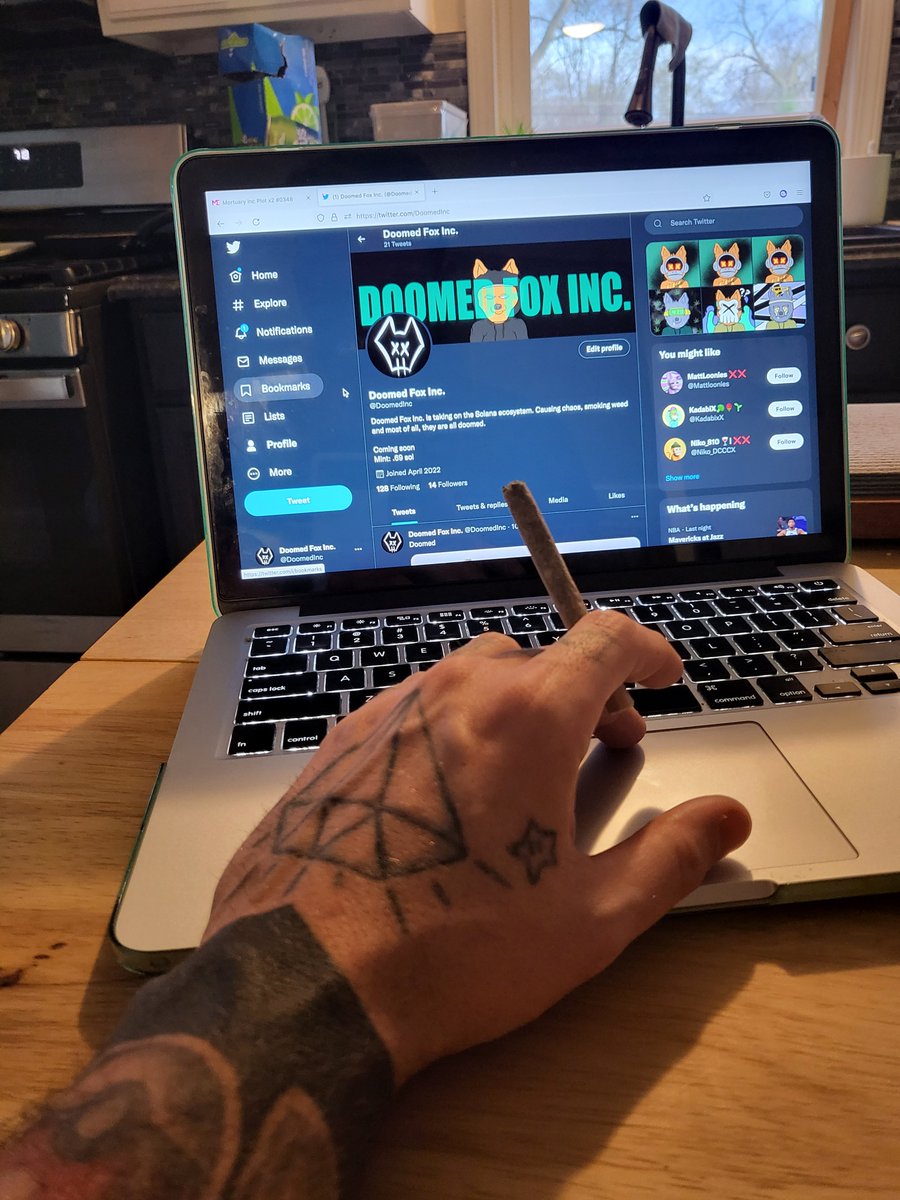 DoomedInc's tweet photo. Barely waking, but most definitely baking. GM Broskis 

🤌🤌🍕

@StonedApeCrew @BestBudsNFTs @TombStonedHS https://t.co/ORmNvZiNLb