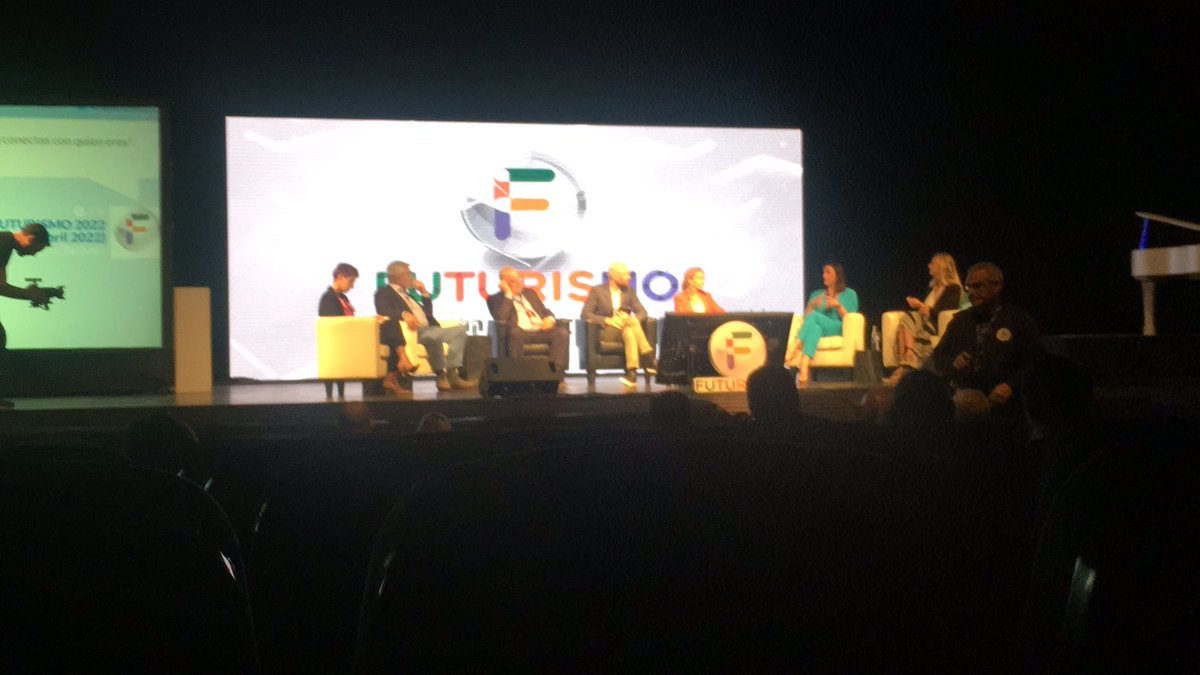 Ivanlorentega's tweet photo. #Futurismo2022 Municipios y Empresa privada todos juntos, seguro que juntos pueden debatir y hacer políticas diferentes dándole prioridad a la inteligencia de las personas https://t.co/lmYU7t4etA