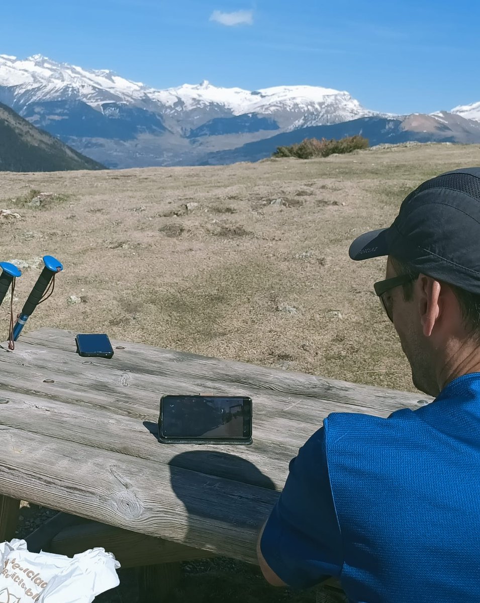maps147's tweet image. Perdido en la montaña viendo la #ParisRoubaix con vistas al Aneto... Qué cosas! @Eurosport_ES @eduardochozas @alixeurosport