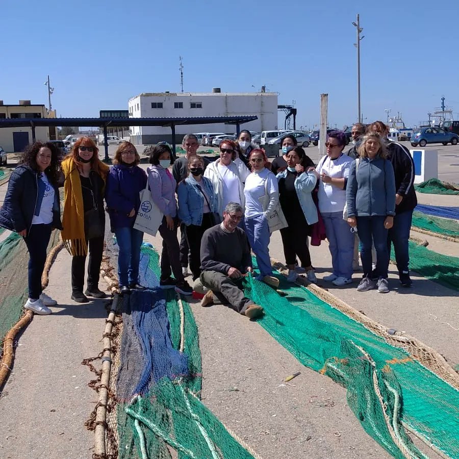 Las visitas a la lonja de Sanlúcar son  espectaculares. Mezclan cultura ancestral y última tecnología. Siempre teniendo en cuenta el respeto a la mar y a los #Pescadores que dependen de ella.
Segundo grupo de #RedEcoAzul
@ayto_sanlucar
<a href="/FBiodiversidad/">Fundación Biodiversidad</a>
<a href="/univcadiz/">Universidad de Cádiz</a>