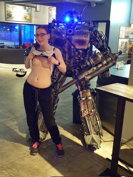 FinaFoxy’s pics and videos