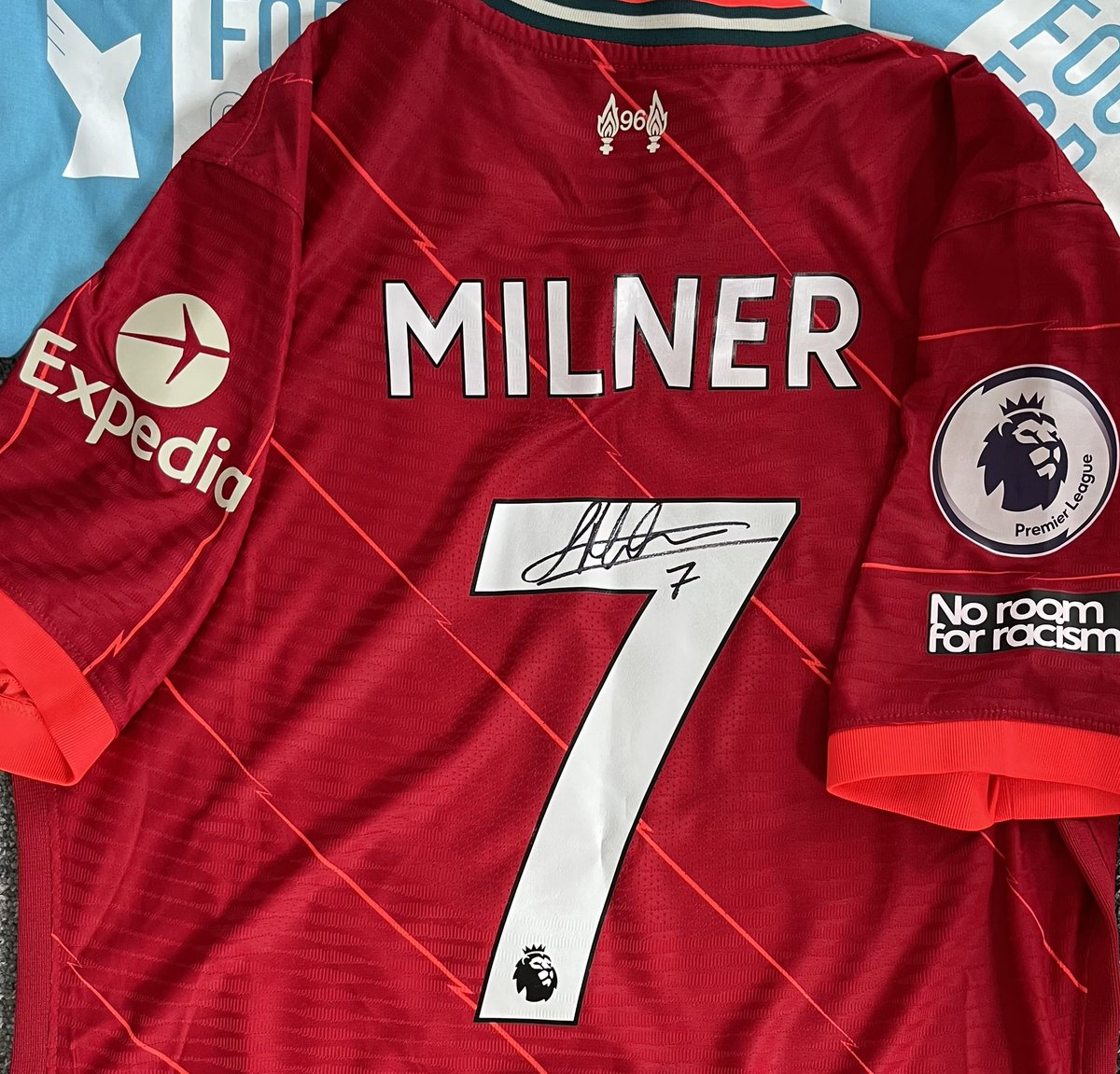 WOW! 🤩 

What an opportunity we have for you, coming from #FootballForChange champion <a href="/JamesMilner/">James Milner</a>! 🔥

This is a player issued <a href="/LFC/">Liverpool FC</a> match shirt, signed by the legendary midfielder.💫

🚨To be in with a chance of winning it, you need like and RT this post &amp; follow @FtblForChange