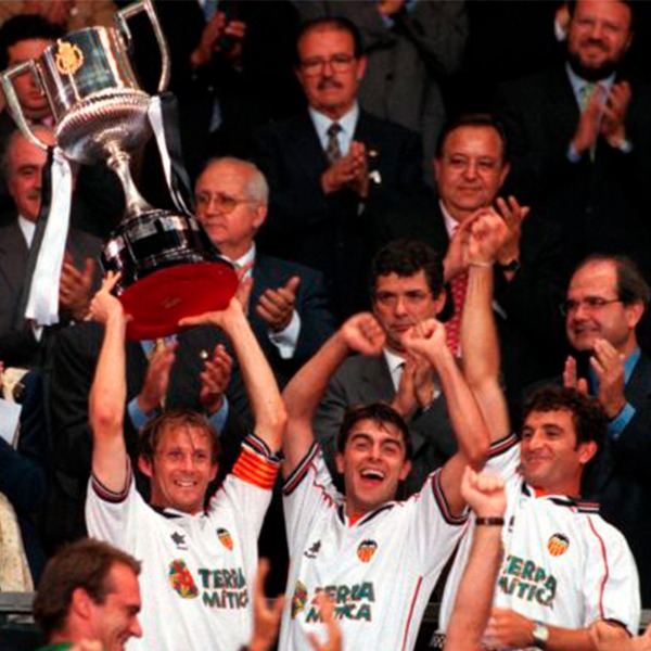 GaizkaMendieta6's tweet photo. Modo FINAL 🔛

📍 𝑺𝒆𝒗𝒊𝒍𝒍𝒂 🏆
🗓️ 26 de junio de 1999 🔙

#GM6 | #ADNVCF 🦇 https://t.co/cJwL9CnoEt