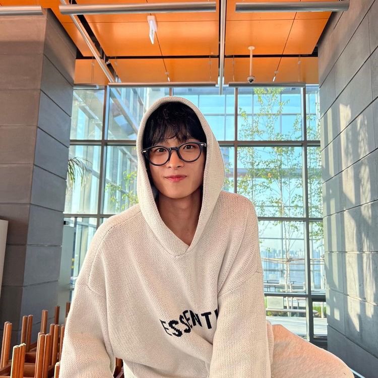 seoksoonful's tweet photo. I missed you a lot my love! 🥺 https://t.co/2s1TasxIP4