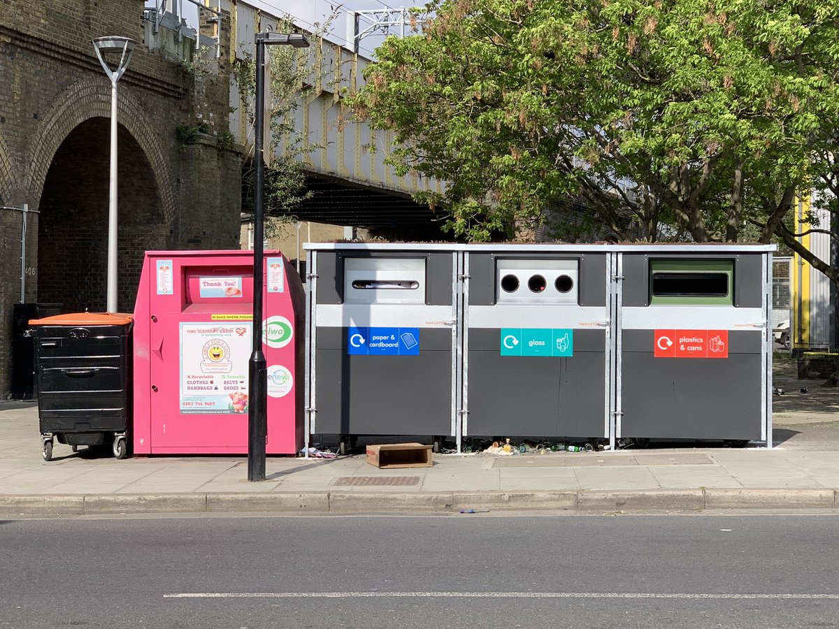 ForestGreat's tweet photo. The new bin store in front of the #ForestGate Youth Zone is looking much smarter. The #LivingRoof is a great touch!

But can we have more regular collections please @NewhamLondon? Already overflowing and self-littering! https://t.co/mB3XW6GJVY